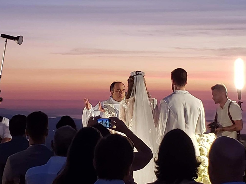 Padre Omar celebra o casamento de Alok e Romana â?? Foto: SantuÃ¡rio do Cristo Redentor