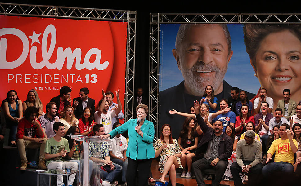 Resultado de imagem para fotos de dilma em campanha