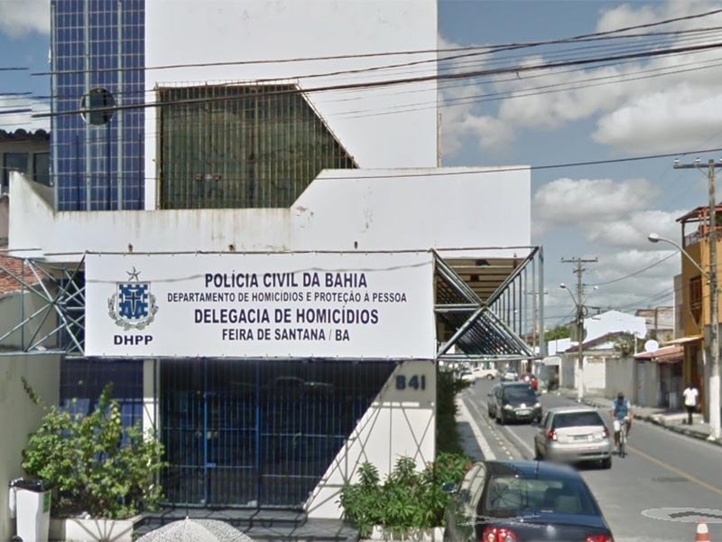 Resultado de imagem para Travesti Ã© morta a facadas dentro de casa em Feira de Santana