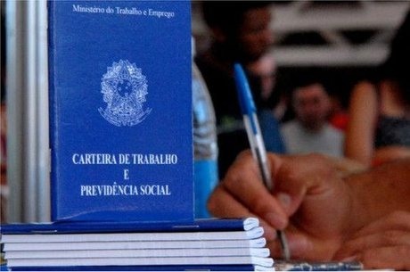 Resultado de imagem para Transição: governo avalia idade mínima de 50 anos para mulher e 55 para homem