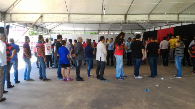 Sócios vão ao Barradão escolher seus representantes - Foto: Vitor Villar | Ag. A TARDE