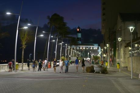 Resultado de imagem para fotos de iluminação da barra em salvador