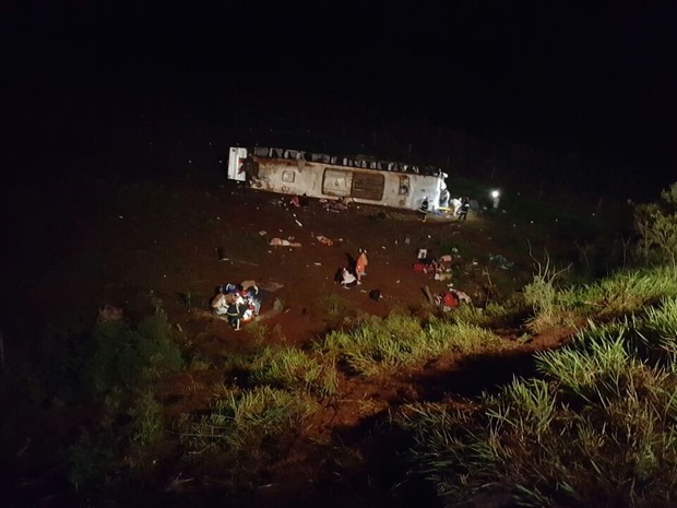 Acidente em Campo Mourão aconteceu nesta madrugada de terça-feira (3) (Foto: Divulgação/ PRF)