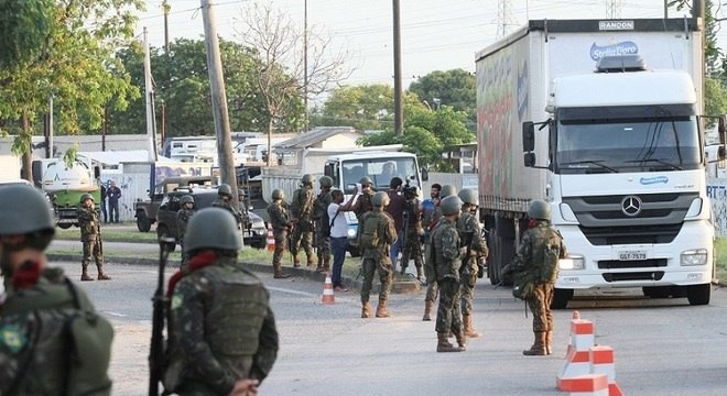 Resultado de imagem para ForÃ§as federais e estaduais fazem operaÃ§Ã£o em Campos dos Goytacazes