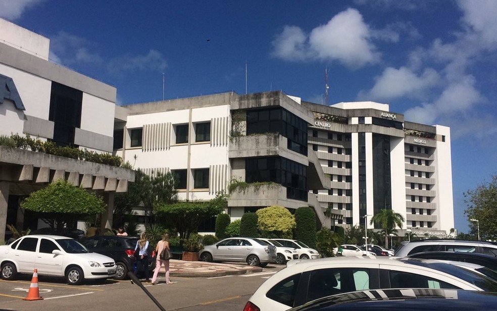 Filipino está internado em hospital particular de Salvador, na Avenida Juracy Magalhães (Foto: Andréa Silva/ TV Bahia)