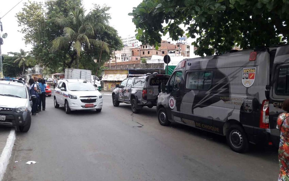 Policiamento foi reforçado em Vale das Pedrinhas após a queima de ônibus na região (Foto: Vanderson Nascimento/ TV Bahia)