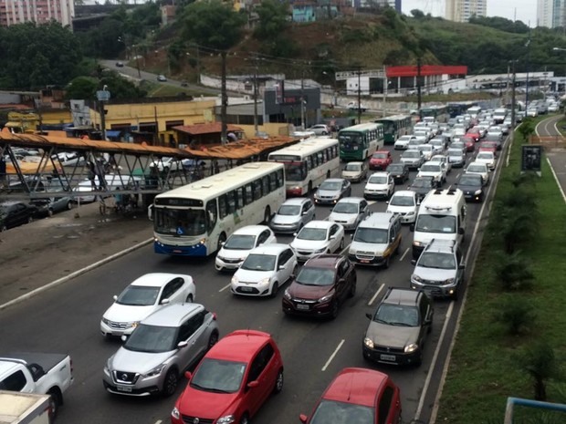 Resultado de imagem para Avenida Bonocô tem trânsito lento