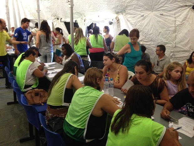 Moradores buscam doses contra febre amarela (Foto: Narayanna Borges/Inter TV)