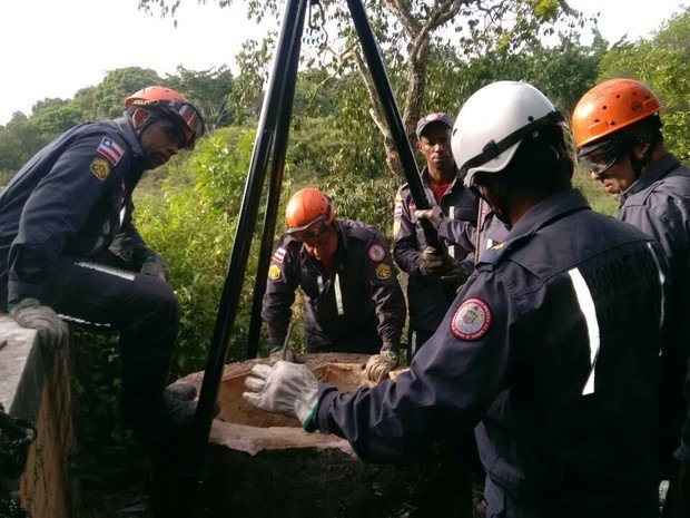 Corpo foi localizado em cisterna de 30 metros de profundidade (Foto: Divulgação/ Bombeiros)