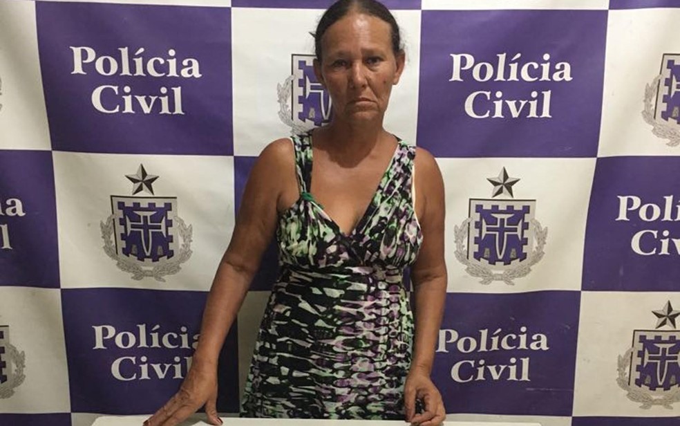 Mulher foi presa por tráfico de drogas e corrupção de menores (Foto: Divulgação/ Polícia Civil )