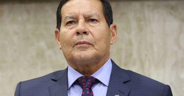 Resultado de imagem para MourÃ£o defende reforma polÃ­tica apÃ³s a conclusÃ£o da PrevidÃªncia