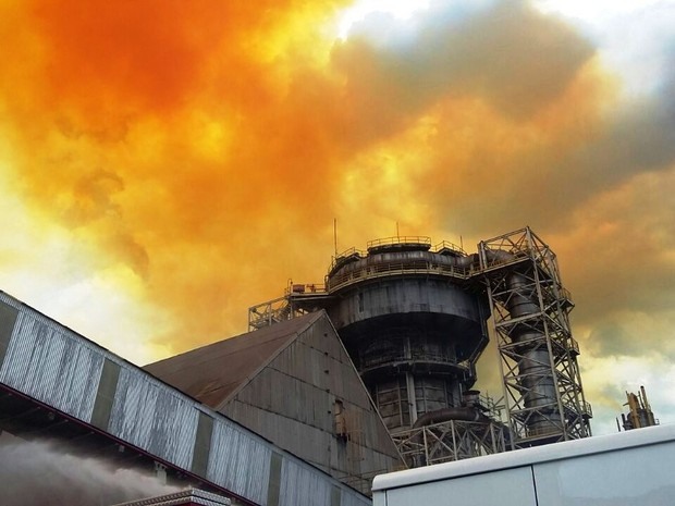 Segundo informou empresa, incêndio atingiu correia transportadora (Foto: Divulgação/Corpo de Bombeiros)