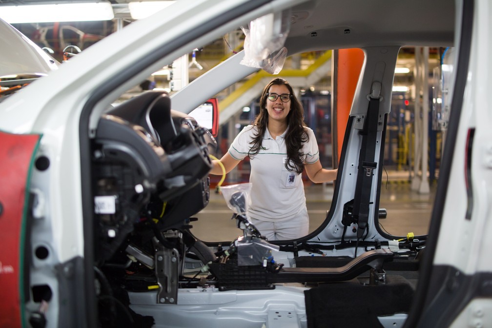 Juliana Coelho, nova chefe da fábrica da FCA em Goiana — Foto: Divulgação