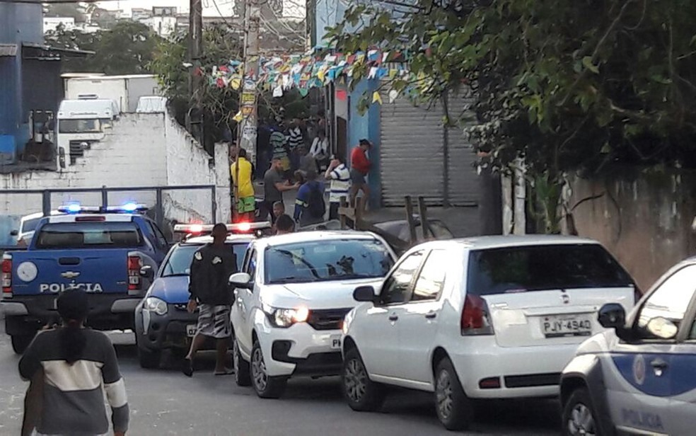 Motorista foi morto no bairro Campinas de Pirajá, em Salvador (Foto: Vanderson Nascimento/ TV Bahia)