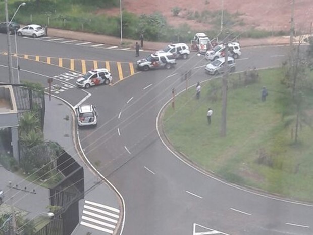 Polícias Civil e Militar fecharam avenida em Rio Preto (Foto: Arquivo Pessoal)