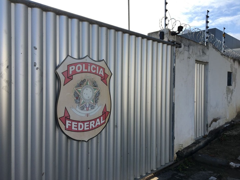 PolÃ­cia Federal em Campina Grande (Foto: Felipe Valentim/TV ParaÃ­ba)