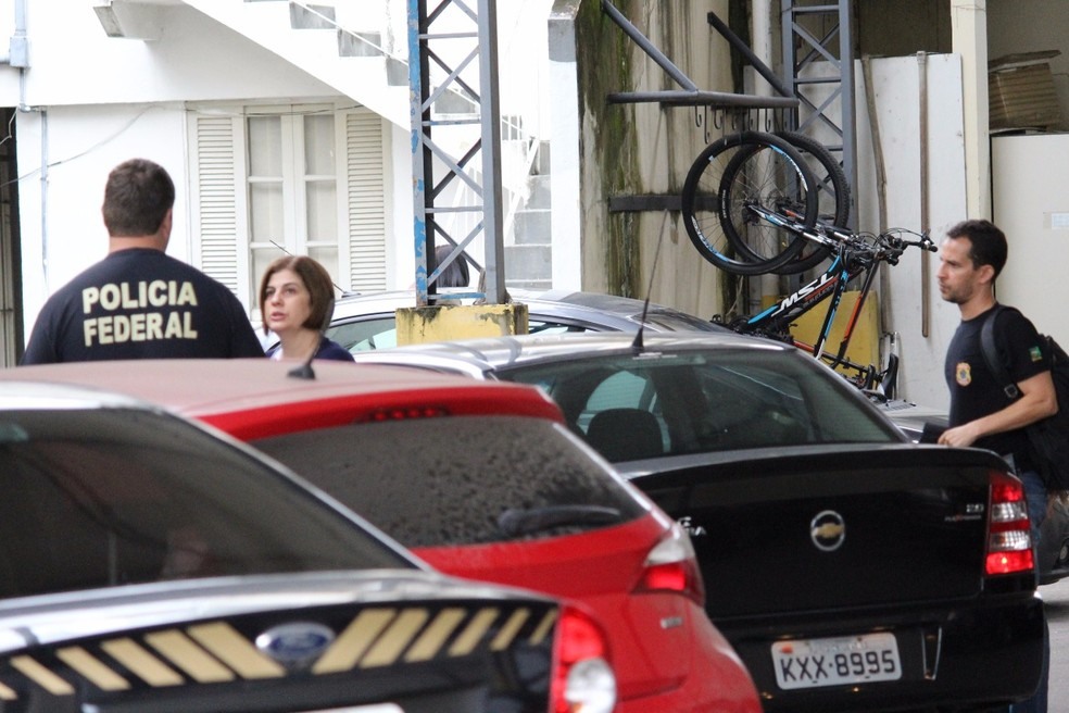 Rosinha Matheus na sede da Polícia Federal em Campos dos Goytacazes. (Foto: Phelipe Soares/NF Notícias)