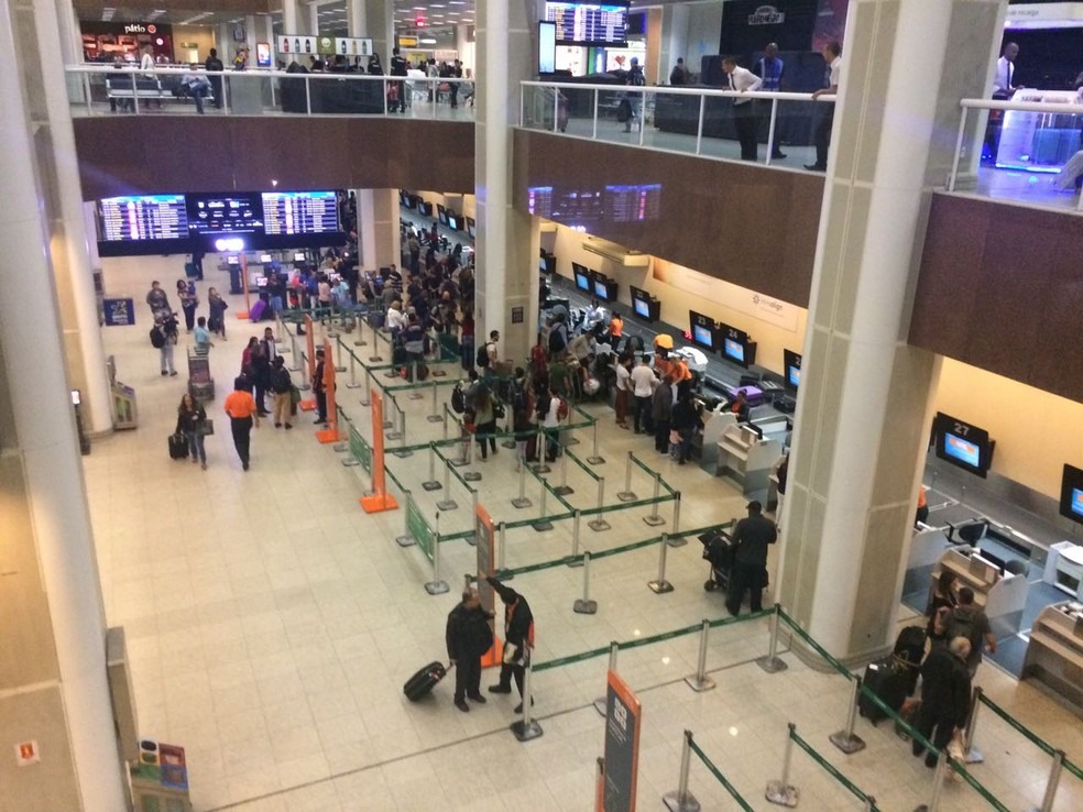 Aeroporto Santos Dumont, no Rio, na manhã desta sexta-feira (28) (Foto: Lívia Torres/G1)