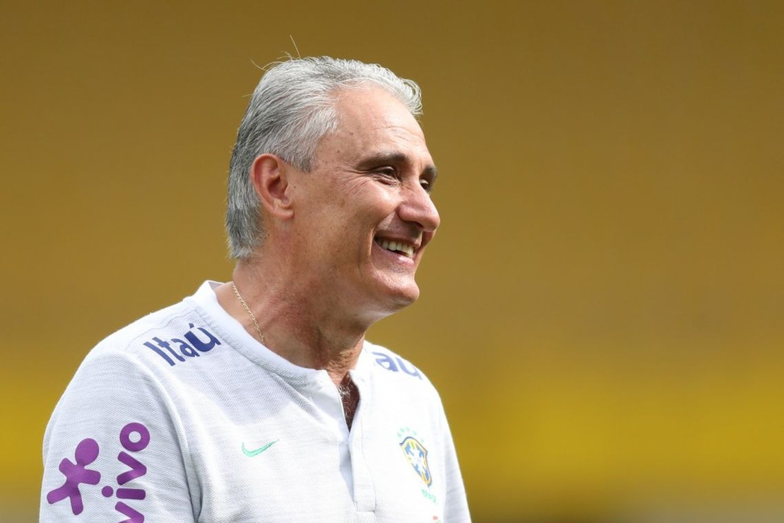 TÃ©cnico Tite durante treino da seleÃ§Ã£o brasileira