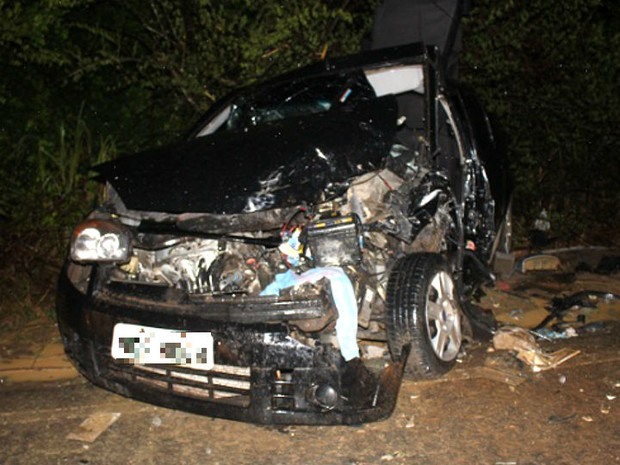 Um dos carros envolvidos no acidente da BR-420, na Bahia (Foto: Marcos Frahm/Blog Marcos Frahm )