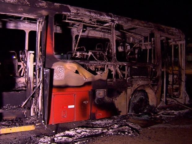 Resultado de imagem para Dez ônibus são incendiados na Grande BH e suspeito é preso