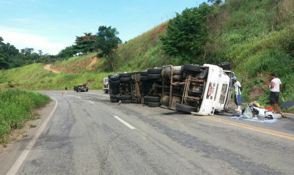 Trecho estÃ¡ funcionando hÃ¡ dois dias sÃ³ com metade da pista â?? Foto: DivulgaÃ§Ã£o/PRF