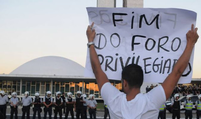 Resultado de imagem para Pesquisa indica que 78% dos brasileiros defendem o fim do foro privilegiado