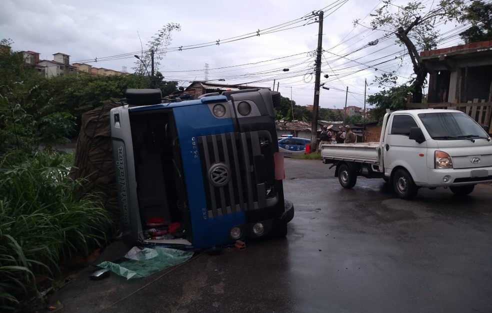 NinguÃ©m ficou ferido no acidente â?? Foto: Cid Vaz/TV Bahia