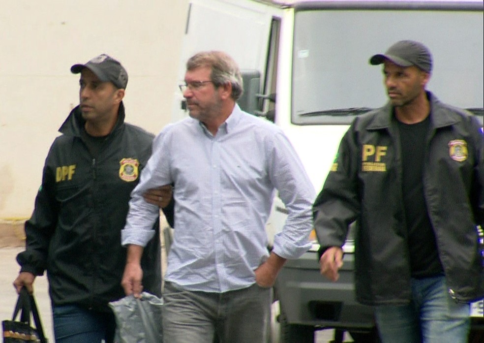 Eduardo Plass chega Ã  sede da PF, na Zona PortuÃ¡ria (Foto: ReproduÃ§Ã£o/TV Globo)