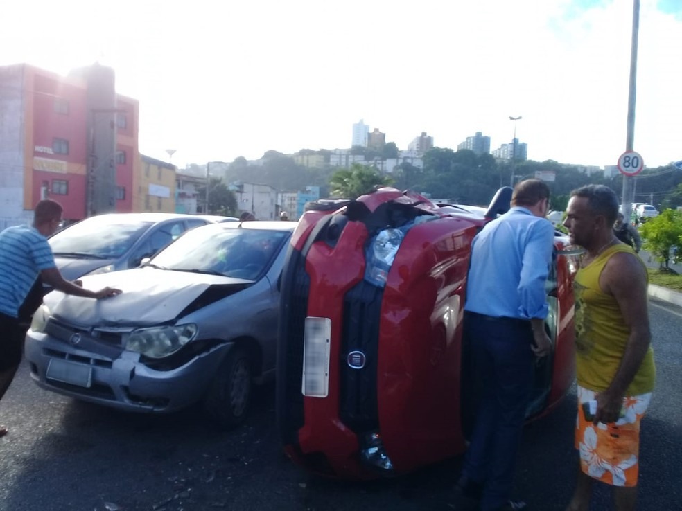 Acidente ocorreu na Av. LuÃ­s Eduardo MagalhÃ£es â?? Foto: Cid Vaz/TV Bahia