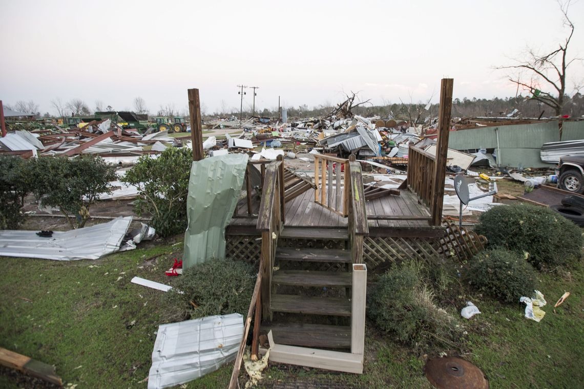 Estados Unidos â?? Tempestade e tornado no sul dos Estados Unidos. Na imagem, uma regiÃ£o da cidade de Adel, na GeÃ³rgia, onde sete pessoas morreram