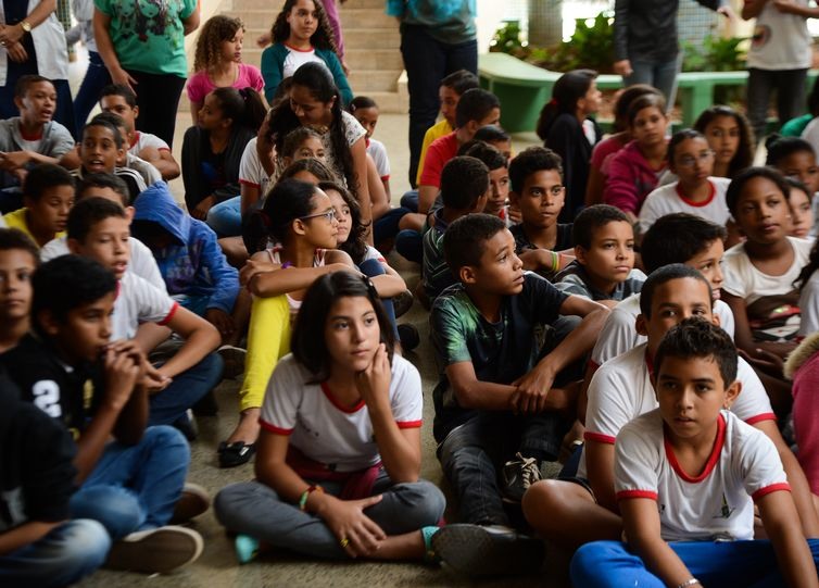 BrasÃ­lia â?? O ministro da SaÃºde, Marcelo Castro, em mais uma etapa da campanha nacional de combate ao Aedes aegypti, fala no encerramento da Semana SaÃºde na Escola para alunos do Centro Educacional 01 da Cidade Estrutural (Antonio Cruz