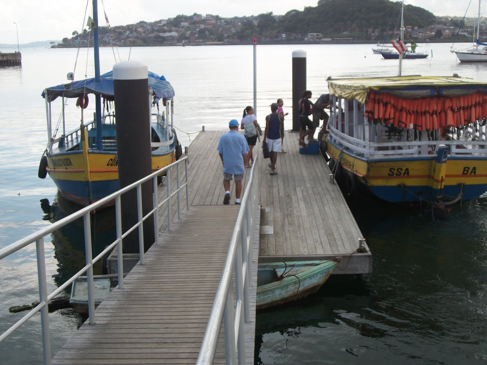 Resultado de imagem para fotos de lanchas da travessia ribeira plataforma