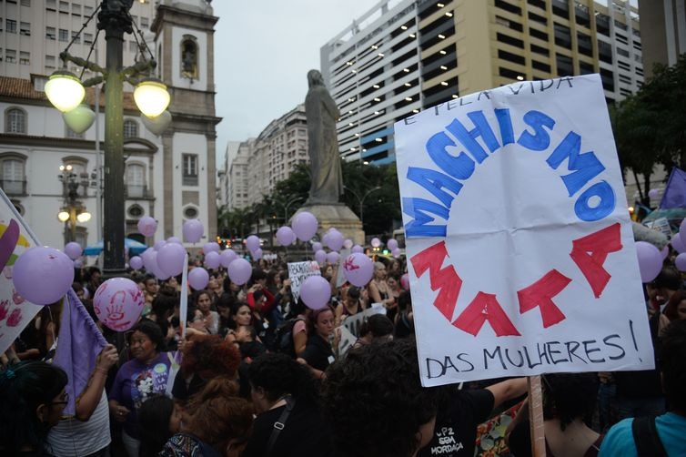 Rio de Janeiro - Mulheres fazem caminhada em solidariedade Ã s manifestaÃ§Ãµes feministas na AmÃ©rica Latina, que tem paÃ­ses com alta taxa de feminicÃ­dio, segundo a ONU (Fernando FrazÃ£o/AgÃªncia Brasil)