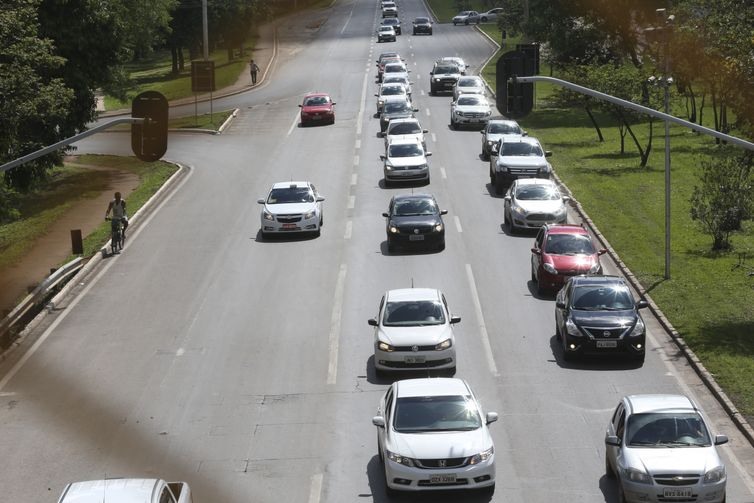 BrasÃ­lia - Com o fim do feriado prolongado pelo dia da ProclamaÃ§Ã£o da RepÃºblica, o trÃ¢nsito estÃ¡ normal na BR-070  (Antonio Cruz/AgÃªncia Brasil)