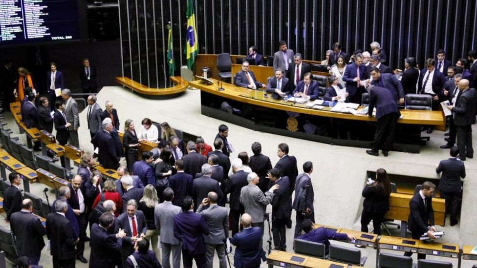 Resultado de imagem para Deputados de PROS, PODE e PSB sÃ£o os que menos seguem orientaÃ§Ãµes do partido em votaÃ§Ãµes no plenÃ¡rio da CÃ¢mara