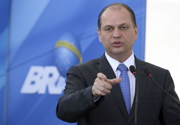 O ministro da Saúde, Ricardo Barros, anuncia novos recursos para ampliar o atendimento à população  (Foto: Antonio Cruz/Agência Brasil)