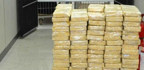 Resultado de imagem para PF apreende 240 quilos de pasta de cocaína em rodovia do Rio