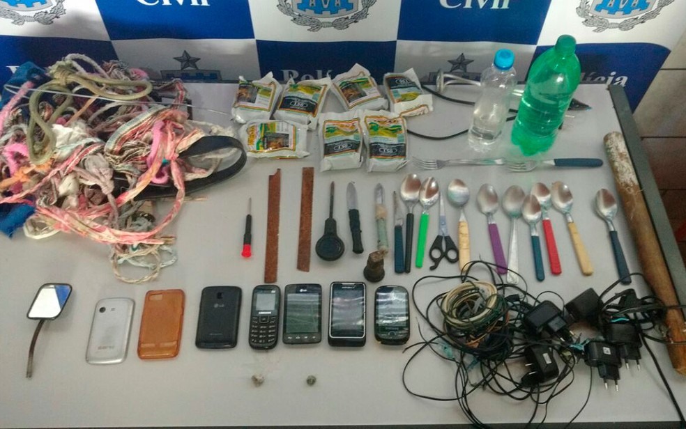 Material foi apreendido em revista nas celas da 14ª Delegacia, na Barra, em Salvador (Foto: Polícia Civil/ Divulgação)