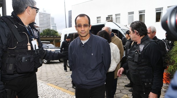 Resultado de imagem para fotos de marcelo odebrecht preso pela policia federal