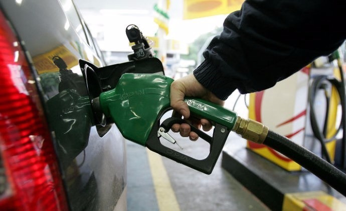 Resultado de imagem para Preço da gasolina e do diesel tem novo reajuste amanhã nas refinarias