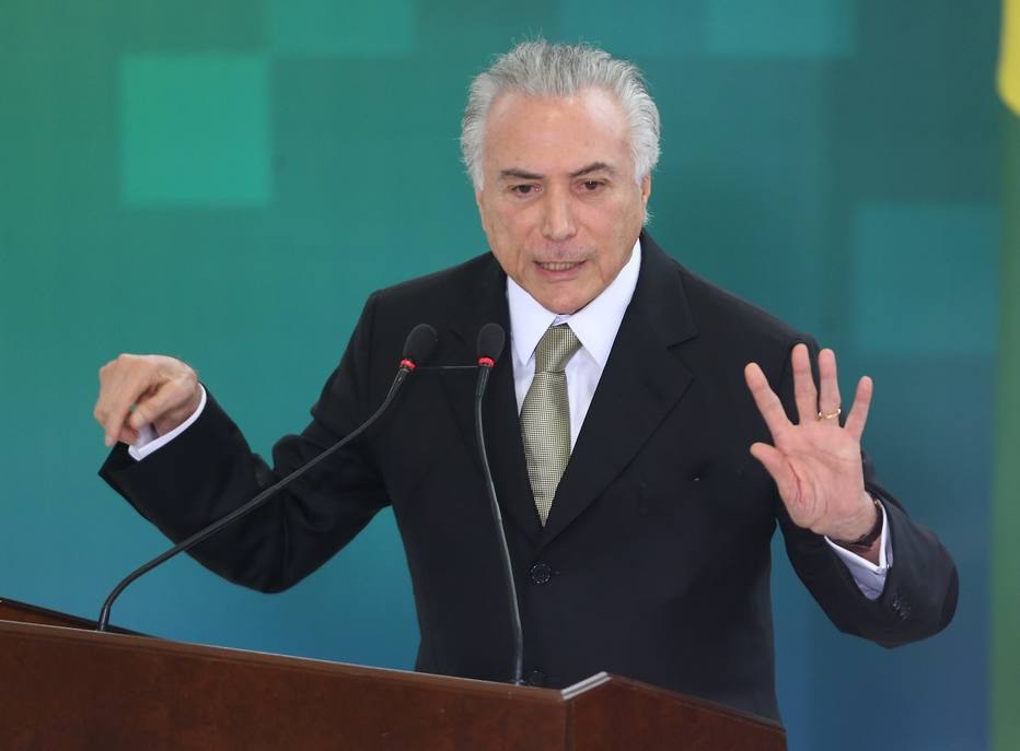 Resultado de imagem para É preciso dar ‘tempo ao tempo’, diz Temer sobre baixa popularidade em pesquisas