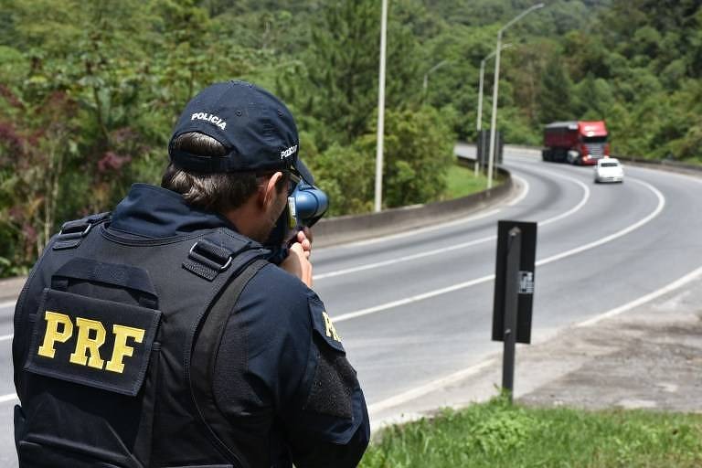 Resultado de imagem para fotos de policiais rodoviarios federais com radares