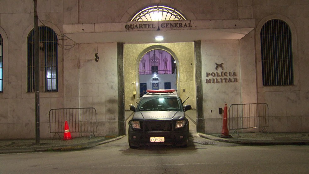 PMs deixam o QG, no Centro do Rio, rumo ao Sul Fluminense â?? Foto: ReproduÃ§Ã£o/TV Globo