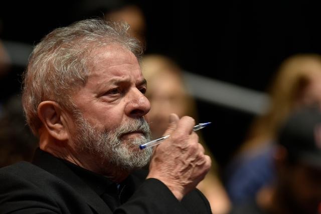 Resultado de imagem para Lula entra com ação de danos morais contra Delcídio