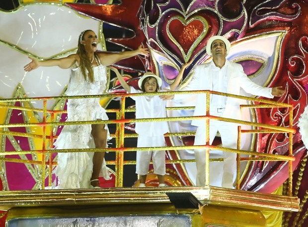 Ivete Sangalo com o marido, o nutricionista Daniel Cady, e o filho, Marcelo  (Foto: Manuela Scarpa/Brazil News)