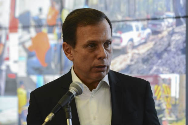 Resultado de imagem para Doria afasta fiscais suspeitos de cobrar propina por propaganda ilegal