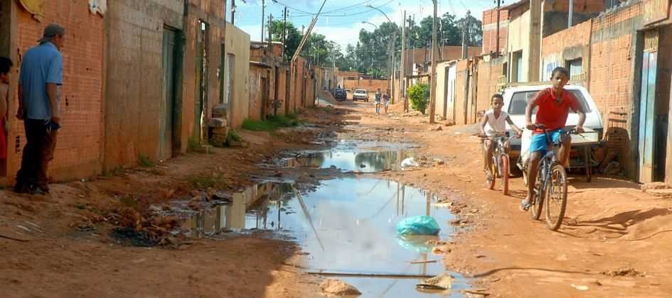 Resultado de imagem para IBGE mostra que há 20,6 milhões de lares sem rede de esgoto no Brasil