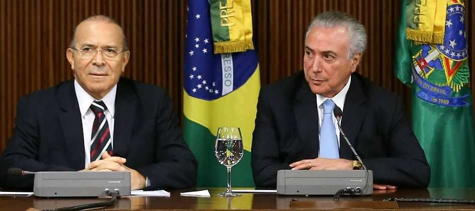 Resultado de imagem para Temer nÃ£o tem prazo para definir novo lÃ­der no Senado, diz Padilha