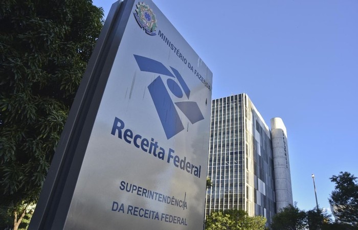 Resultado de imagem para Receita Federal exclui 521 mil empresas devedoras do Simples Nacional